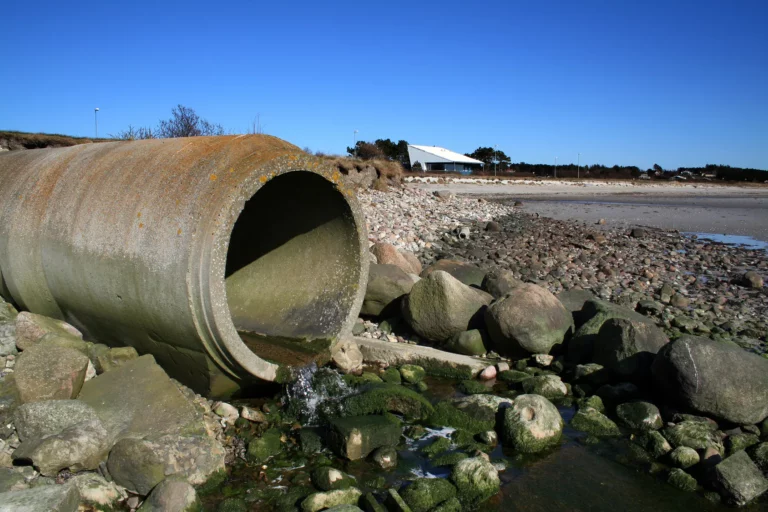 Audit de classement ICPE : canalisation de rejet d'eaux d'un site industriel dans le milieu naturel