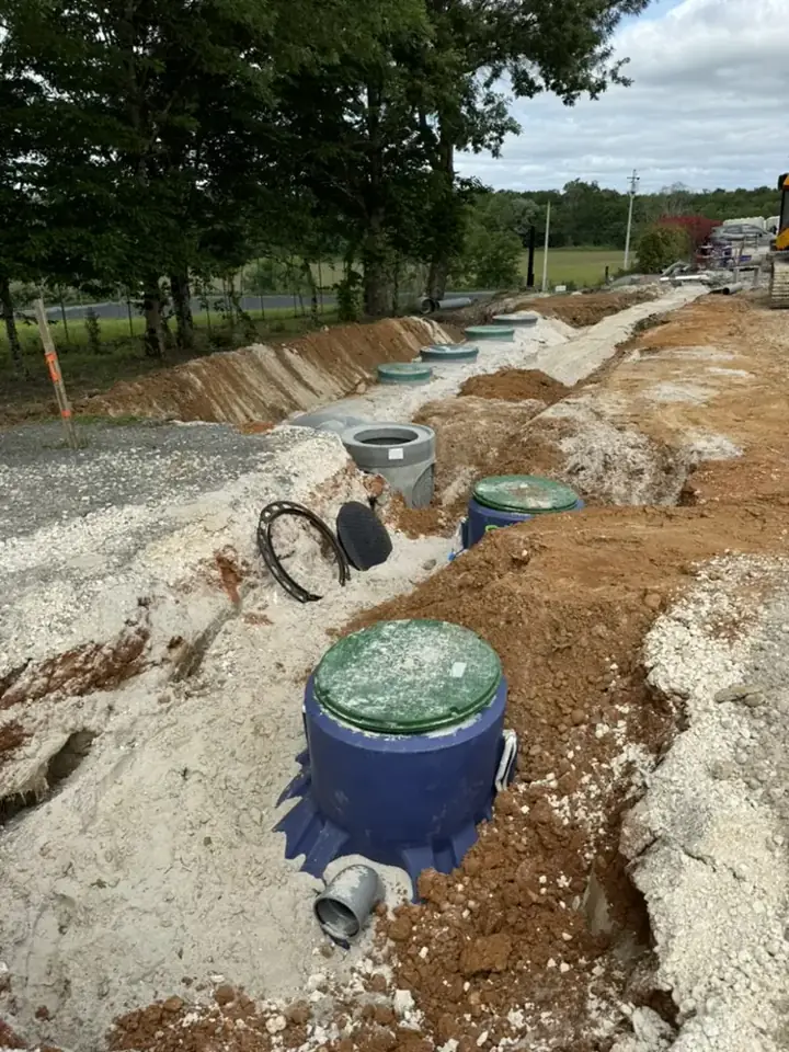 Filière de traitement des eaux enterrée pendant les travaux d'un site ICPE
