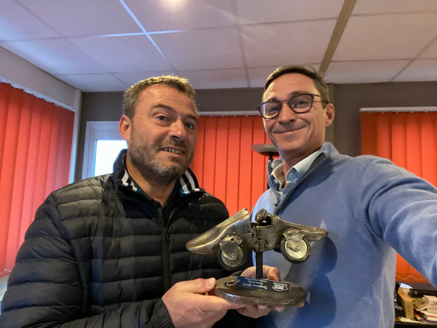 Références primées VHU : Eric SUCRA (INGETECH) et Fabrice HENRIOT (PDG d'ALLO CASSE AUTO) avec le trophée Agence de l'Eau Seine-Normandie 2019 de la gestion de l'eau